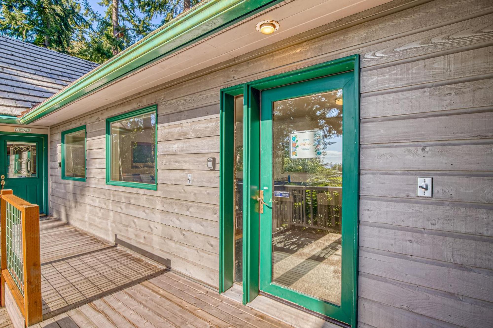 The Quintessa Cottage Clinton Exterior foto